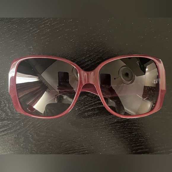 Authentic New Burberry Oversized Rectangular BE4104 Cyclamen Sunglasses NWB - Picture 4 of 10